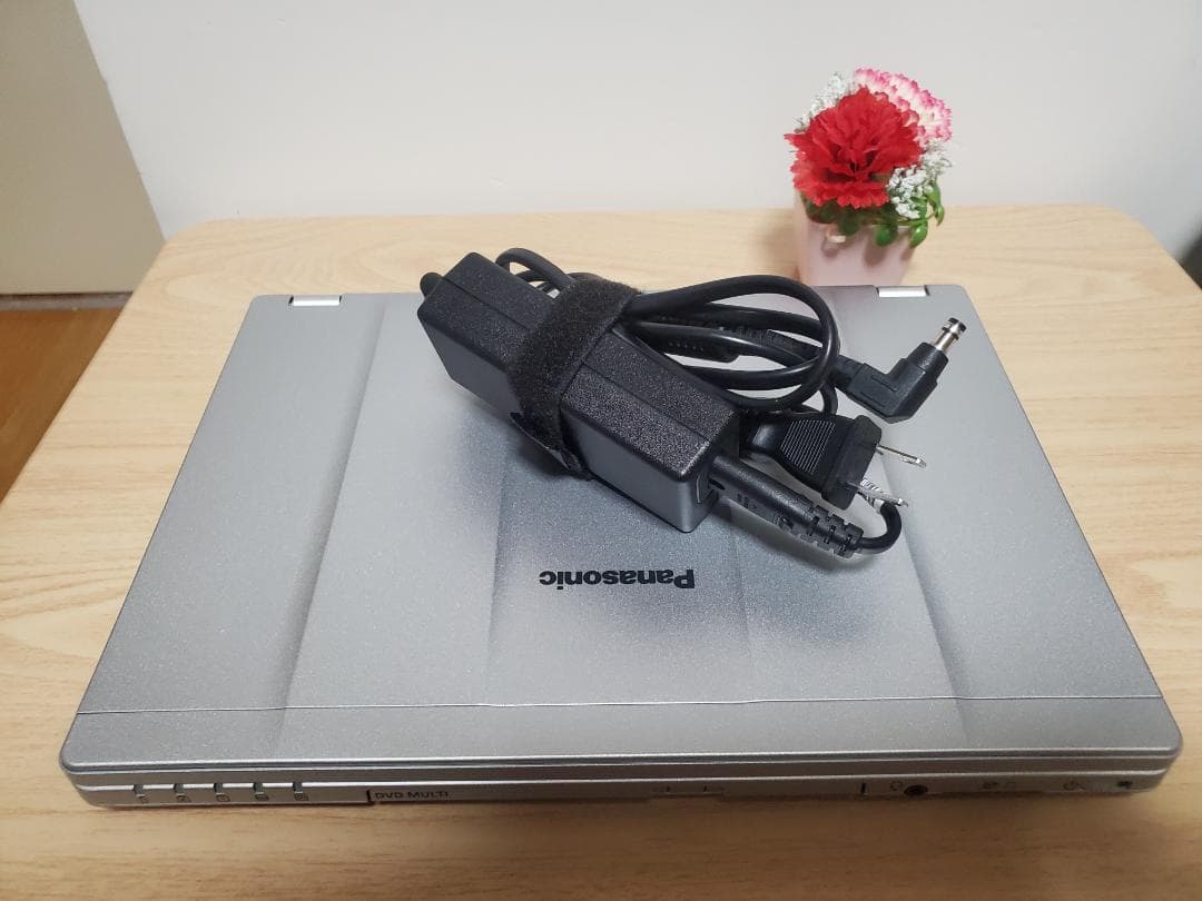 第7世代Corei5、SSD256GB、メモリ8GBのLet's noteです♪