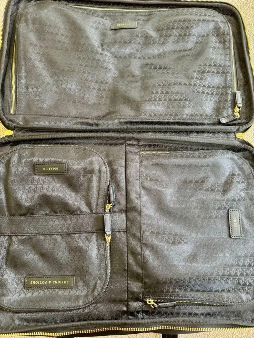 ANYA HINDMARCH アニヤハインドマーチ　「24 Hour」