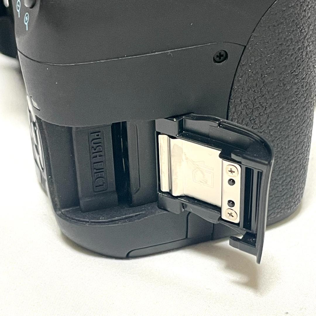 動く被写体を捉える❣️ Canon EOS Kiss X8i Wズームレンズ