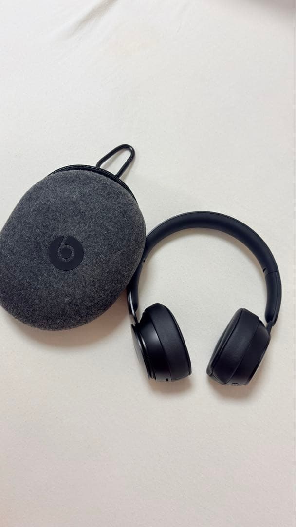 Beats Solo Pro ケース付き