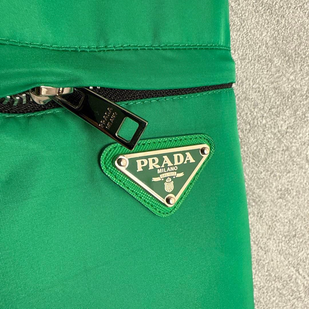 グリーン フード付きジャンパー