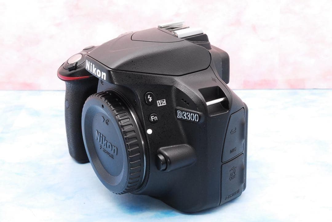 Nikon D3300☆一眼レフカメラ☆バッグ付☆美品＆S数少☆初心者向け