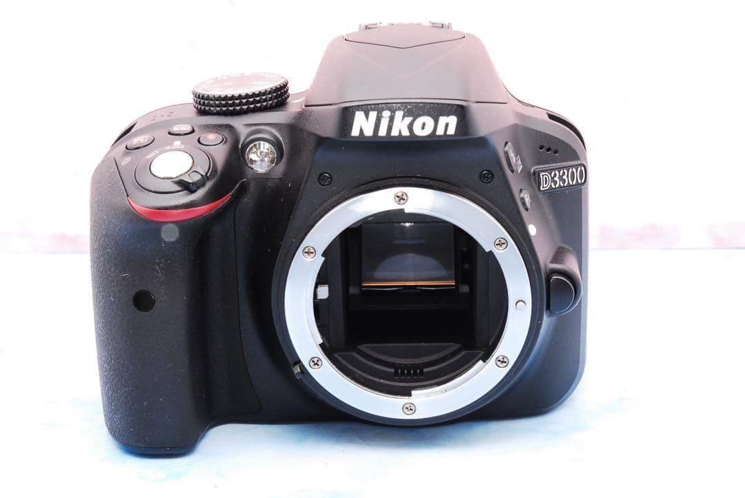 Nikon D3300☆一眼レフカメラ☆バッグ付☆美品＆S数少☆初心者向け