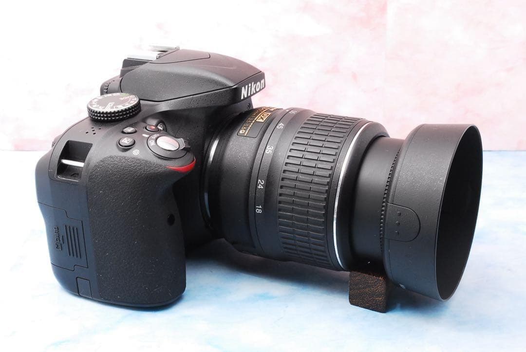 Nikon D3300☆一眼レフカメラ☆バッグ付☆美品＆S数少☆初心者向け