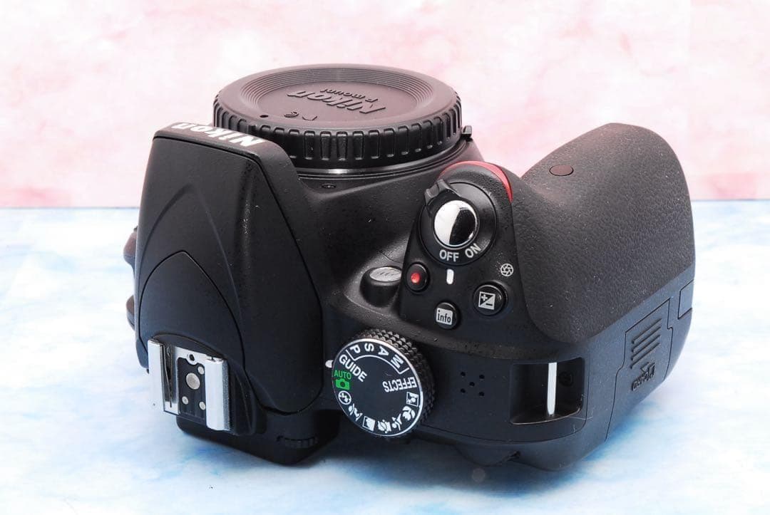 Nikon D3300☆一眼レフカメラ☆バッグ付☆美品＆S数少☆初心者向け