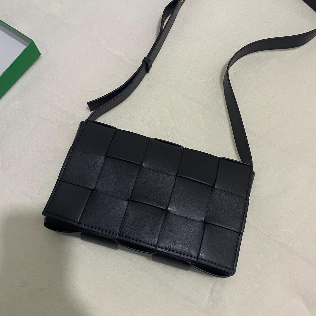 極美品✨男女兼用　ショルダーバッグ　編み込みデザイン　ブラック実写画像