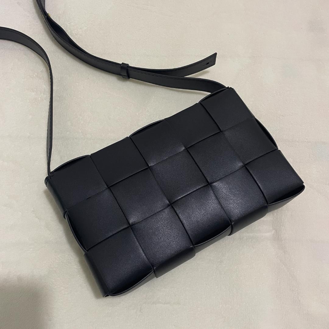 極美品✨男女兼用　ショルダーバッグ　編み込みデザイン　ブラック実写画像