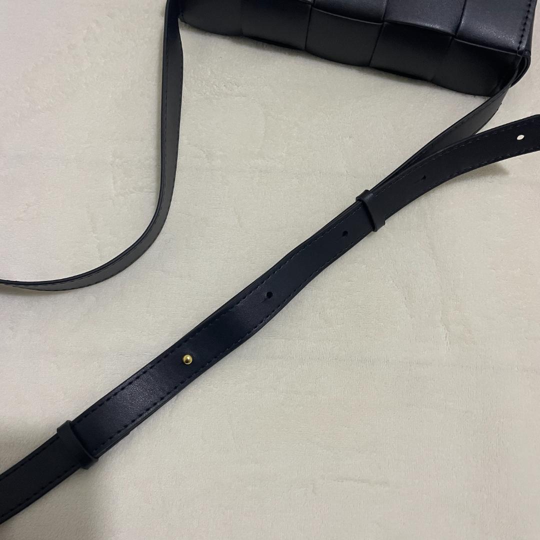 極美品✨男女兼用　ショルダーバッグ　編み込みデザイン　ブラック実写画像