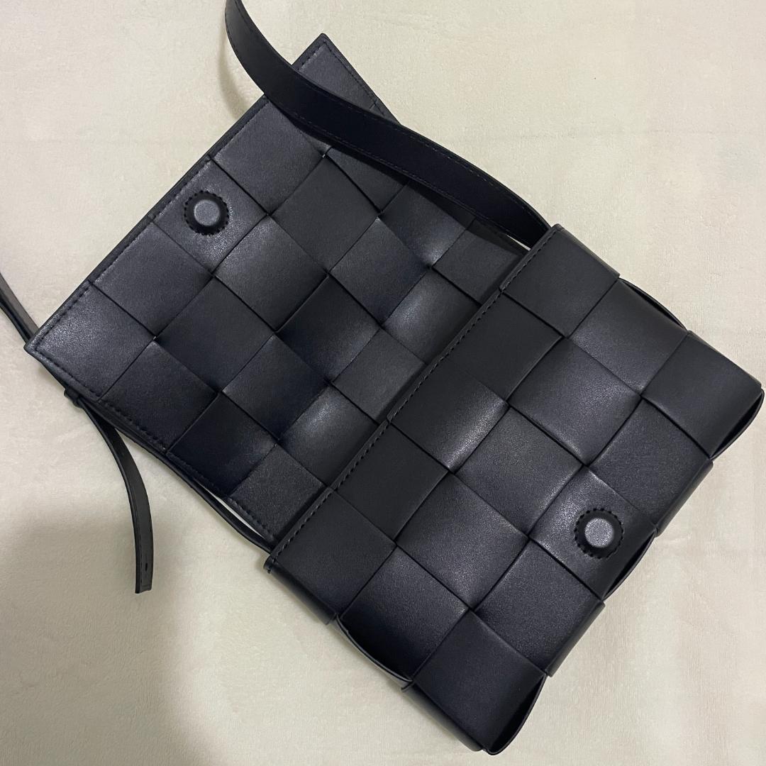 極美品✨男女兼用　ショルダーバッグ　編み込みデザイン　ブラック実写画像