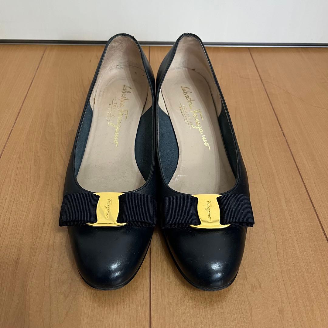 ✨ 美品 ✨ フェラガモ パンプス 紺色 7 24㌢