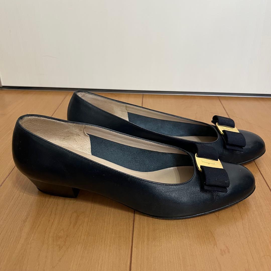 ✨ 美品 ✨ フェラガモ パンプス 紺色 7 24㌢