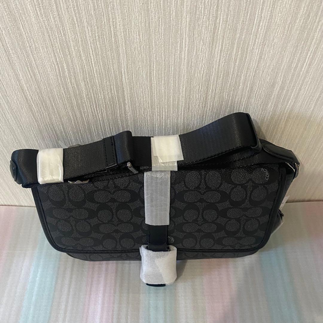 新品　COACH（コーチ ）メッセンジャーバッグ　CU202