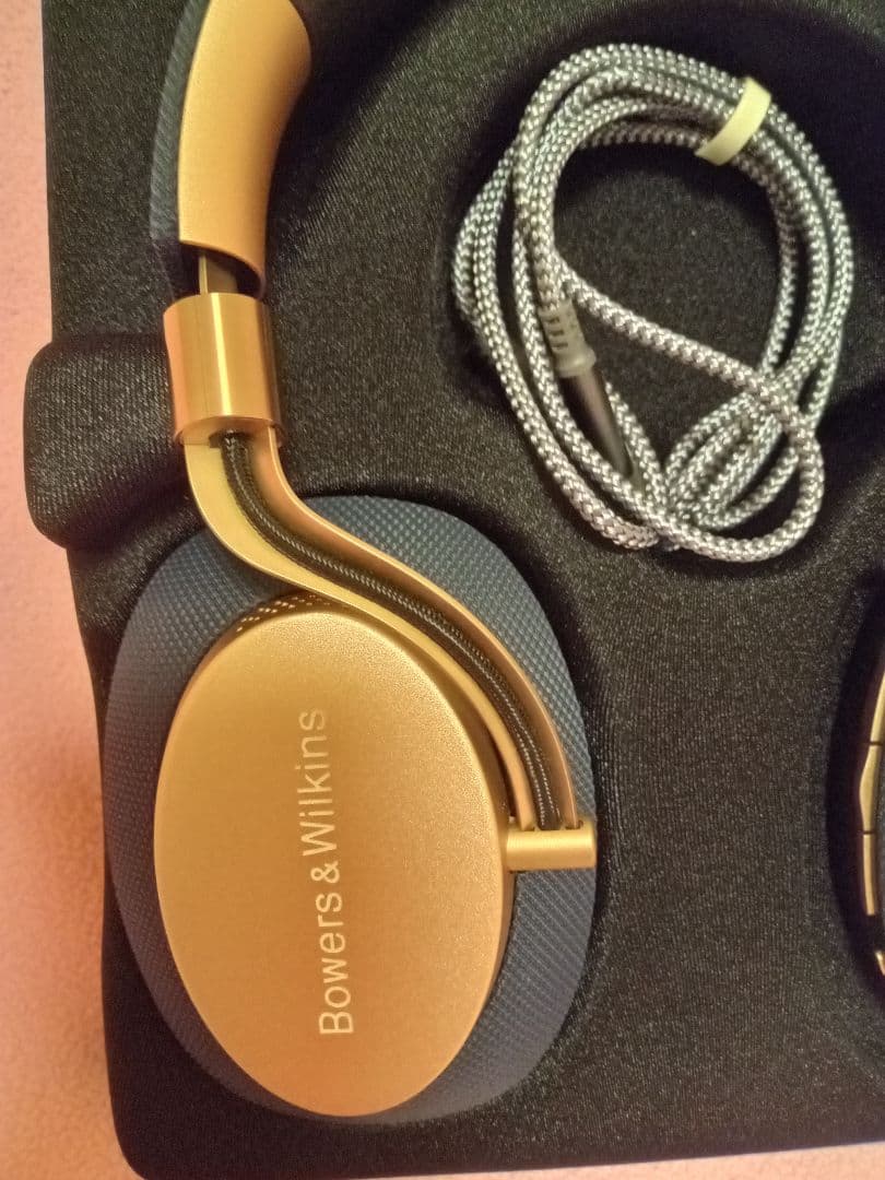極美品 ワイヤレスヘッドホン Bowers and Wilkins PX/G