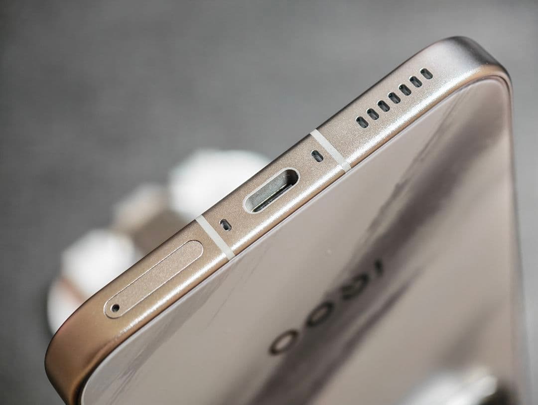 iQOO 15 16/512 凌雲 中国版