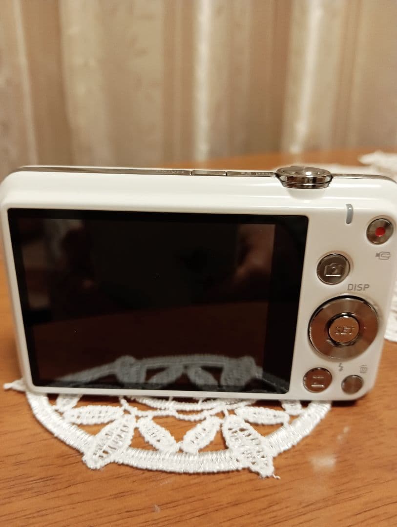 コンデジ　CASIO　EXILIM６X　 ホワイト　極美品　デジカメ