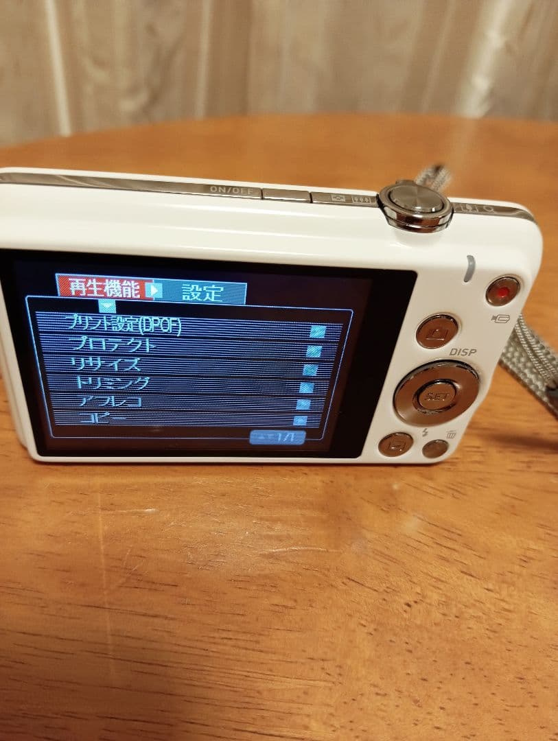 コンデジ　CASIO　EXILIM６X　 ホワイト　極美品　デジカメ
