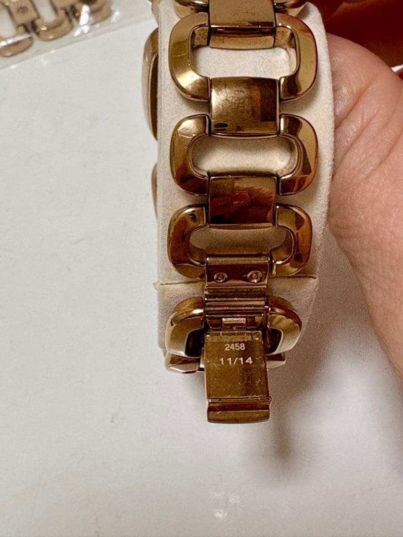 ピンクの猫ページ・GUCCI ゴールド クォーツ腕時計