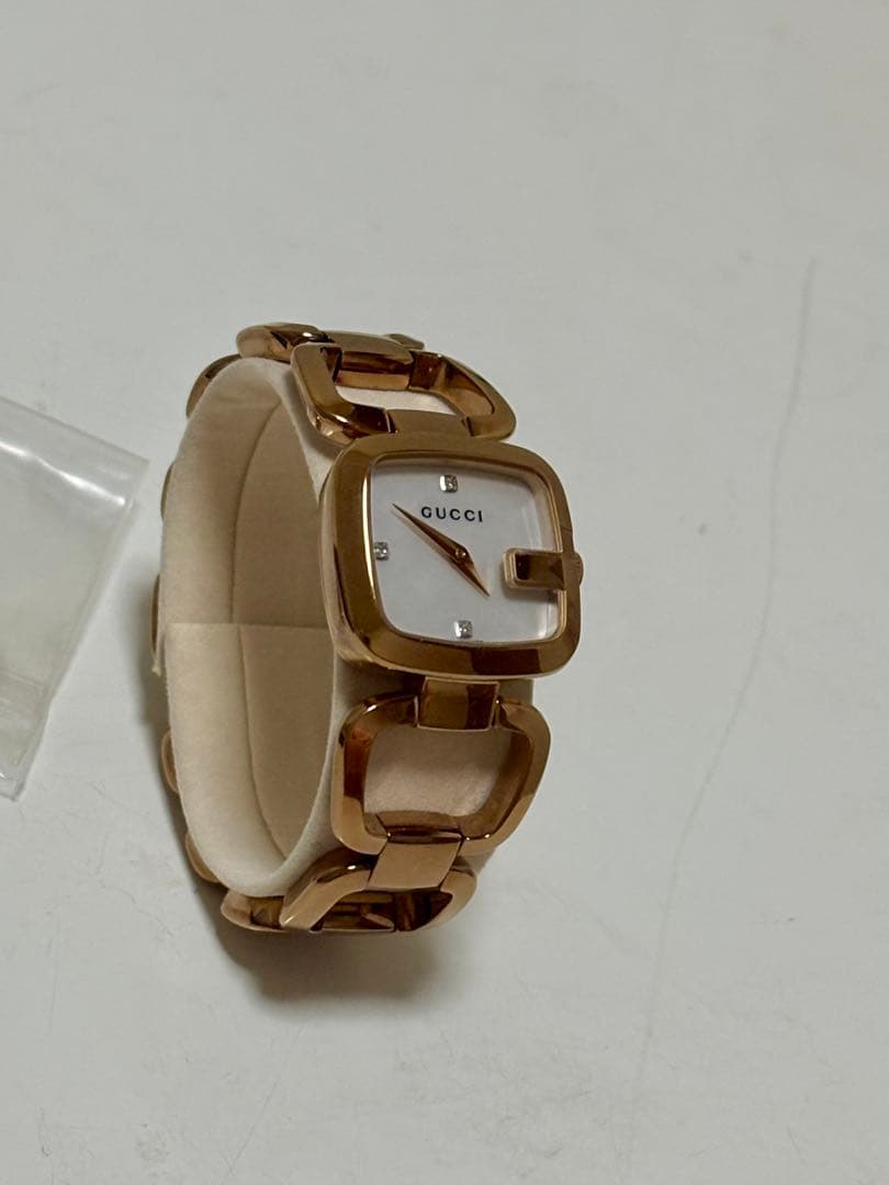 ピンクの猫ページ・GUCCI ゴールド クォーツ腕時計