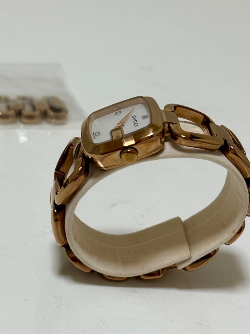 ピンクの猫ページ・GUCCI ゴールド クォーツ腕時計