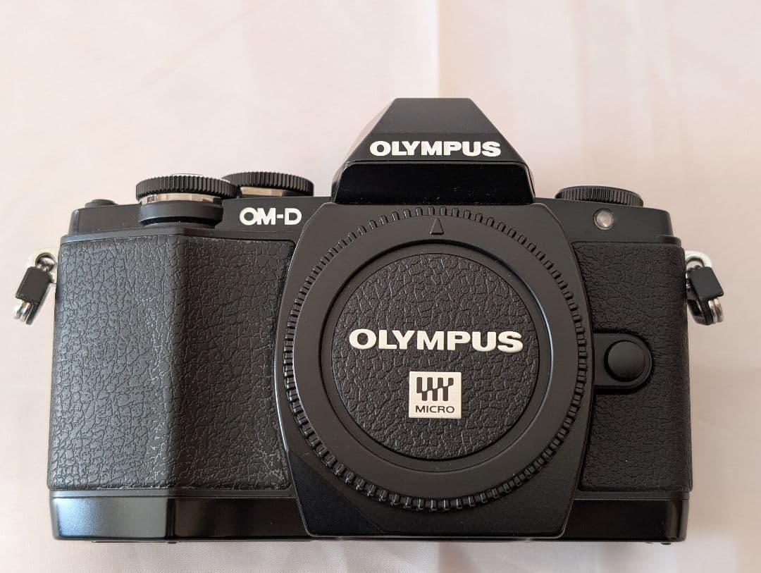 OLYMPUS OM-D E-M10 Wズームレンズキット