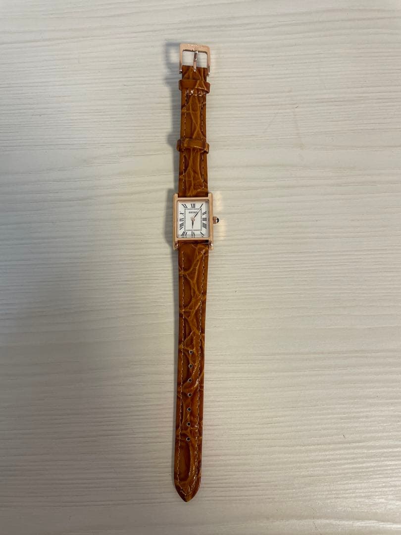 SEIKO レディース スクエア型腕時計 ホワイト文字盤 SSEH006