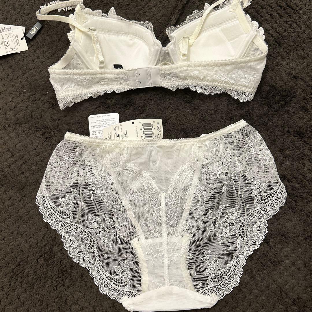 専用です【新品】ワコール トレフル　C70ブラジャー　Mショーツ