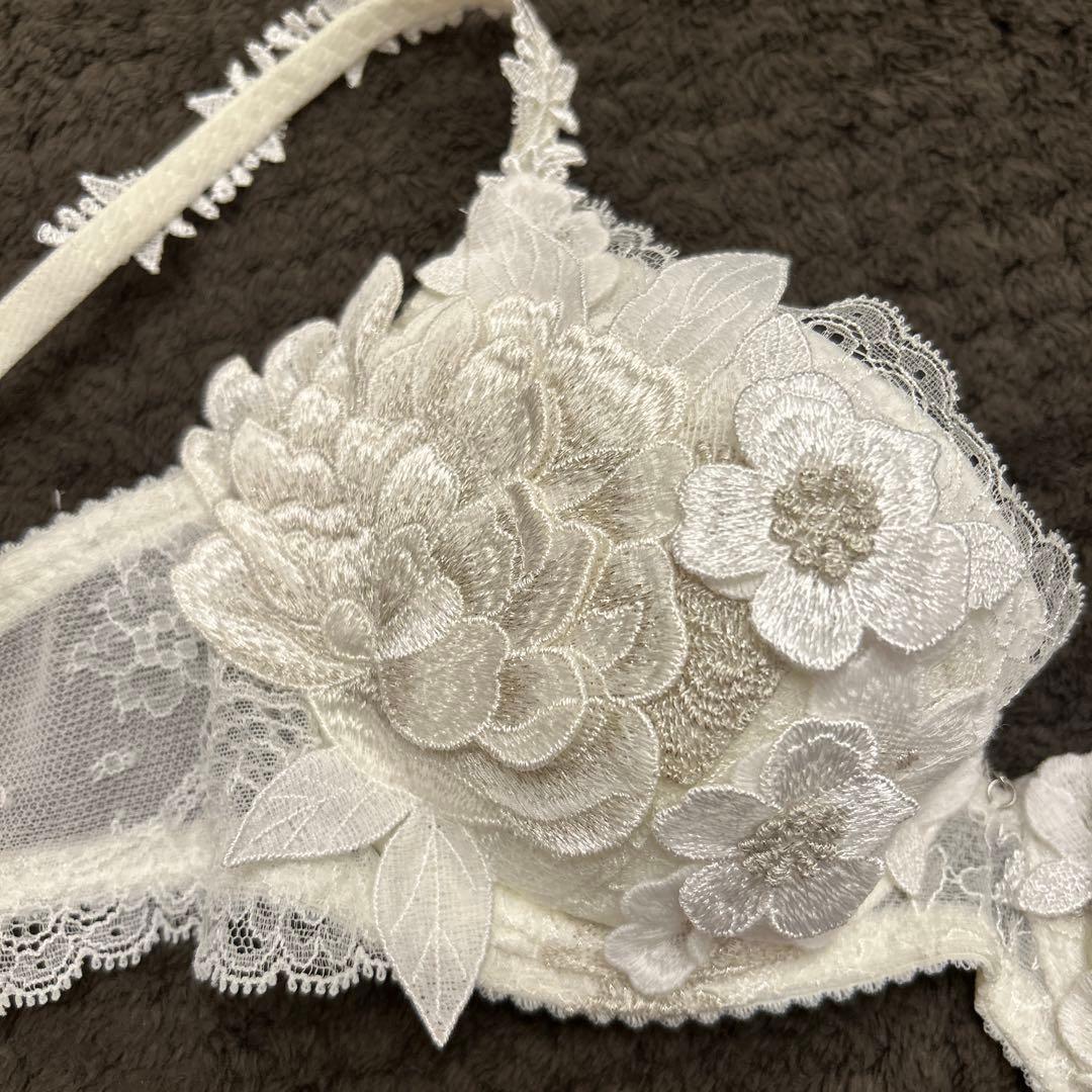 専用です【新品】ワコール トレフル　C70ブラジャー　Mショーツ