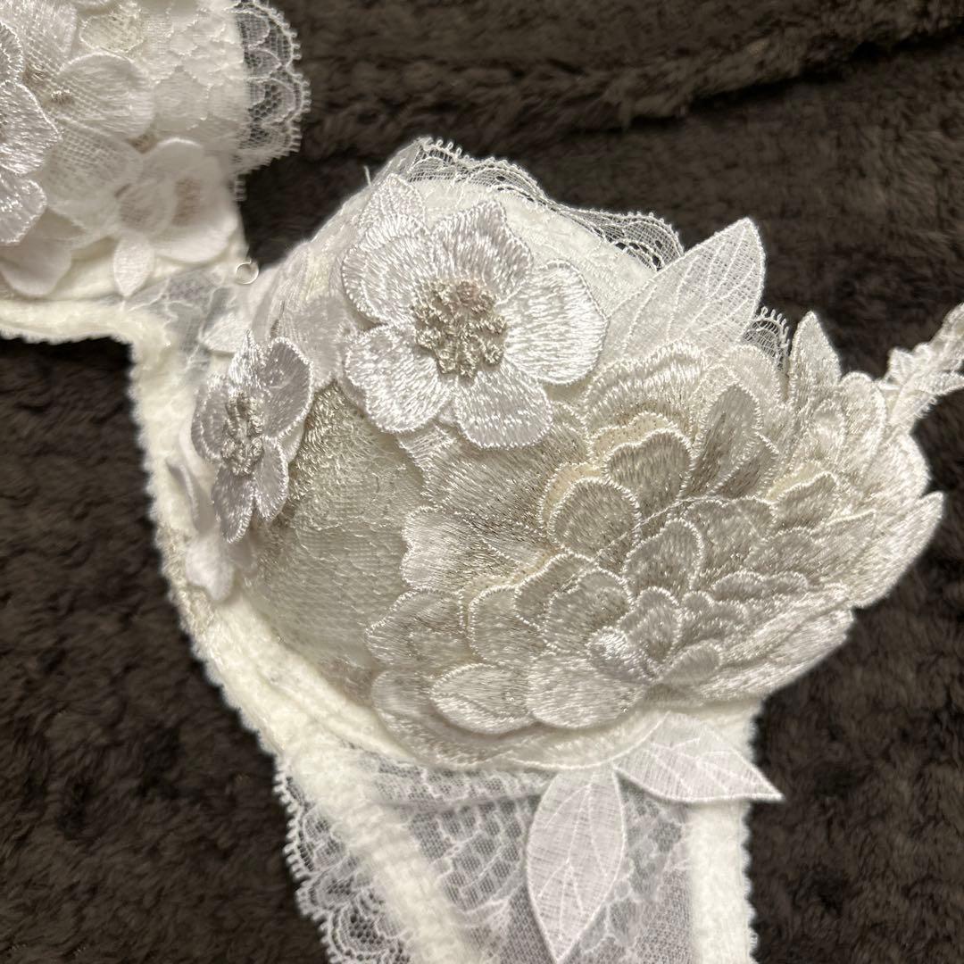 専用です【新品】ワコール トレフル　C70ブラジャー　Mショーツ