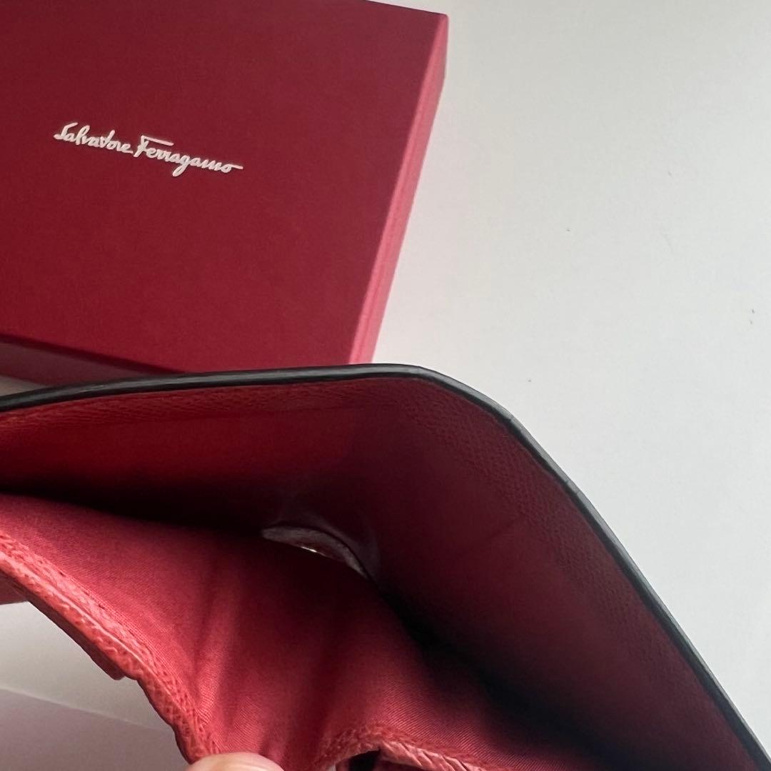 44 美品 Ferragamo サルバトーレフェラガモ 2つ折り財布