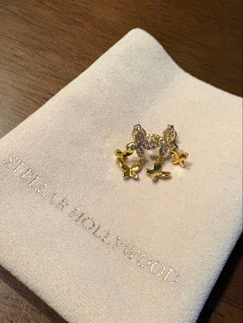 トリプルバタフライスタッドピアス