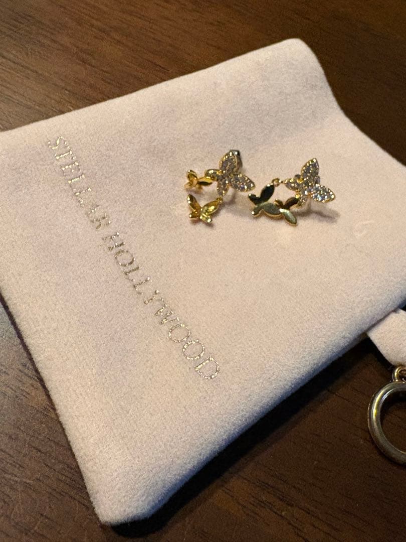 トリプルバタフライスタッドピアス