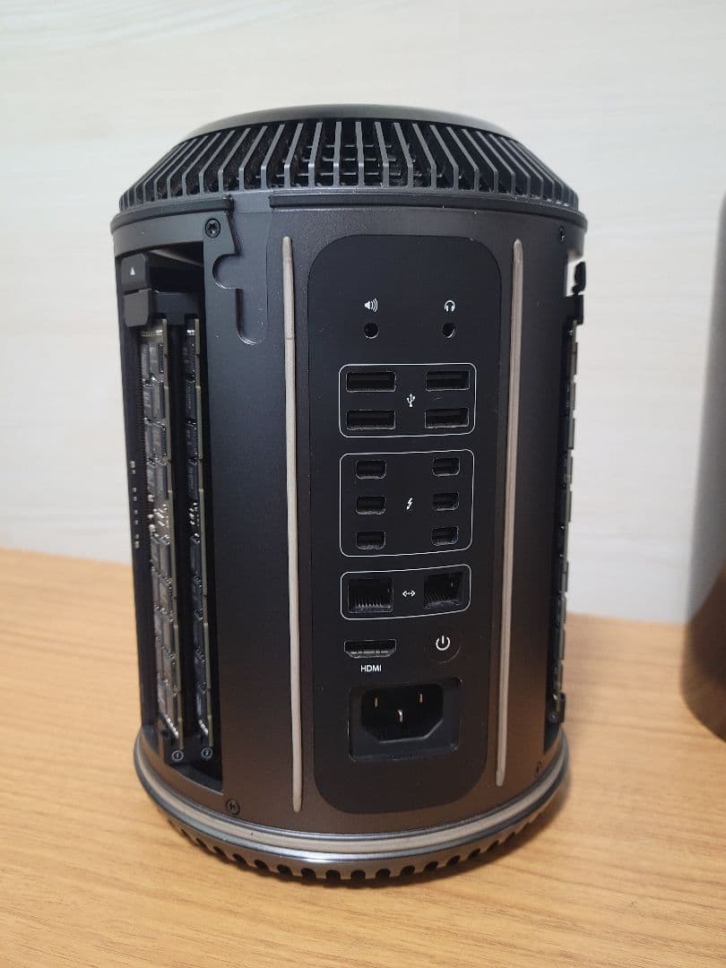 美品上位モデルMac Pro Xeon/48GB/SSD1TB/D700 6GB