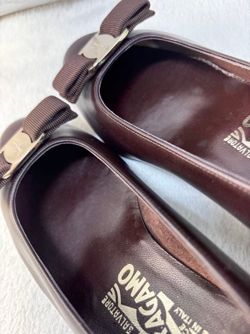 未使用✨サルヴァトーレフェラガモ　ヴァラ リボン　パンプス　ダークブラウン