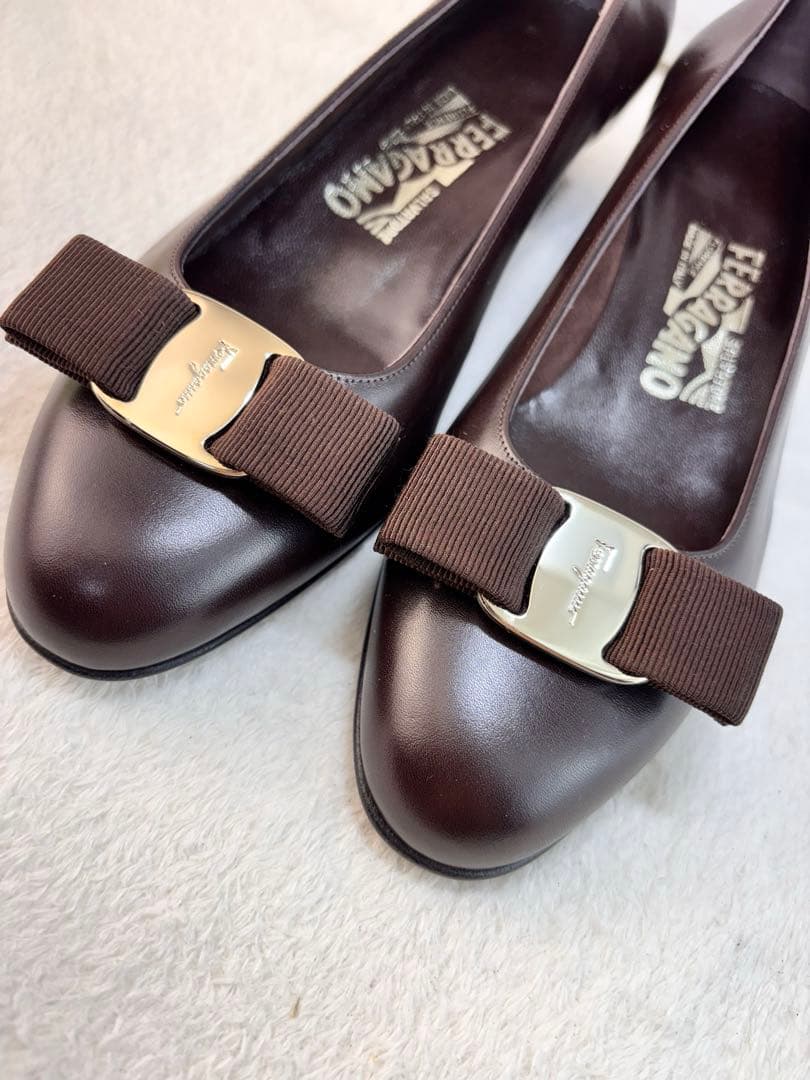 未使用✨サルヴァトーレフェラガモ　ヴァラ リボン　パンプス　ダークブラウン