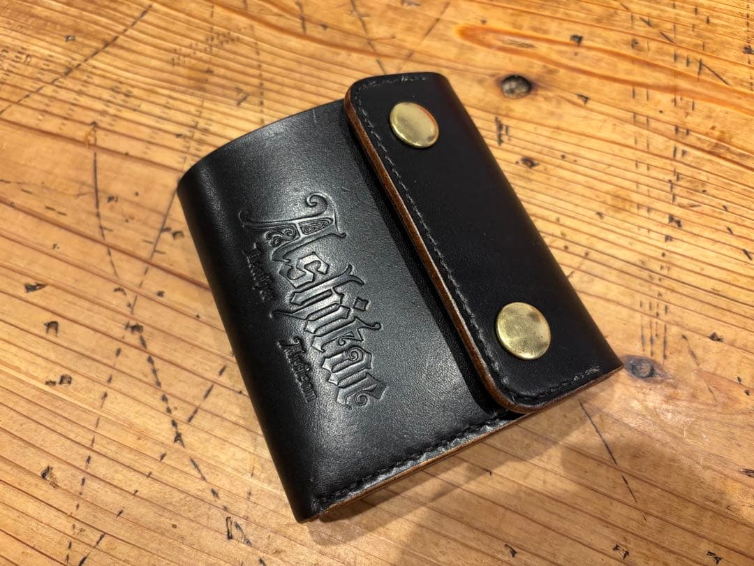 コンパクトウォレット　財布　二つ折り　ブラック　本革