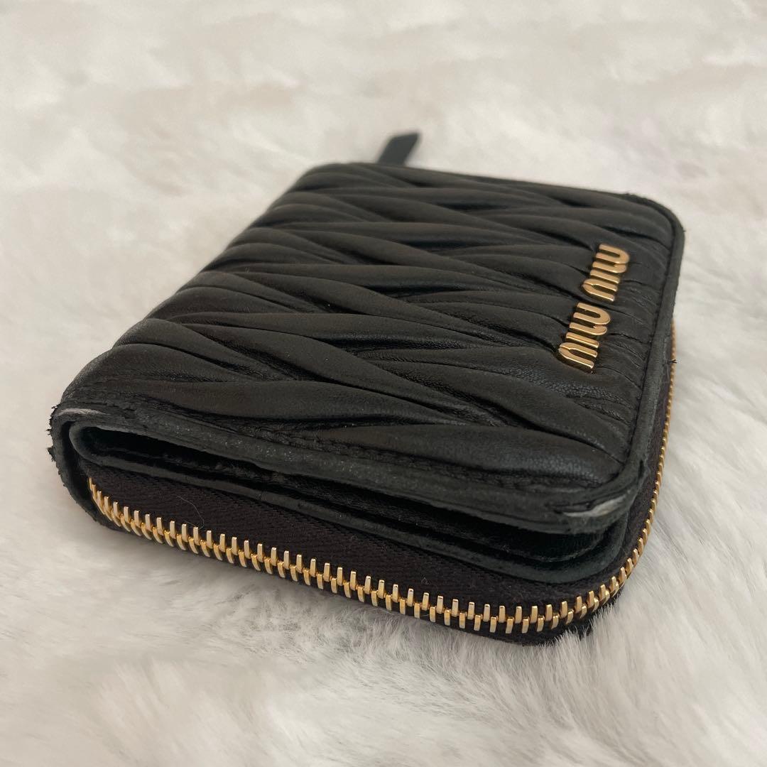 MIU MIU ミュウミュウ　二つ折財布　ブラック　NERO