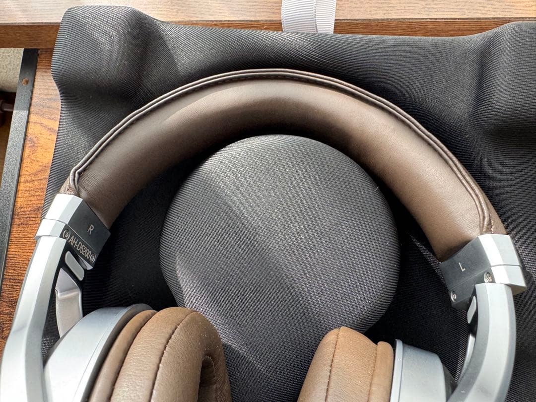 ブルースドッグ ★美品★DENON AH-D5200 密閉型ヘッドホン