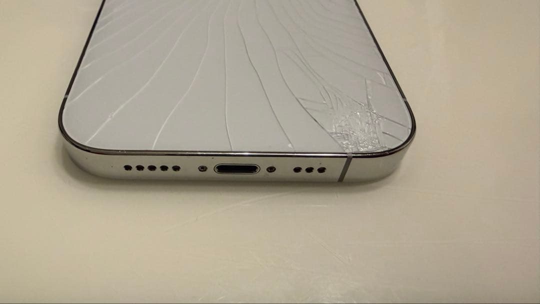 iPhone 14 Pro 128GB SIMフリー シルバー 背面割れ有