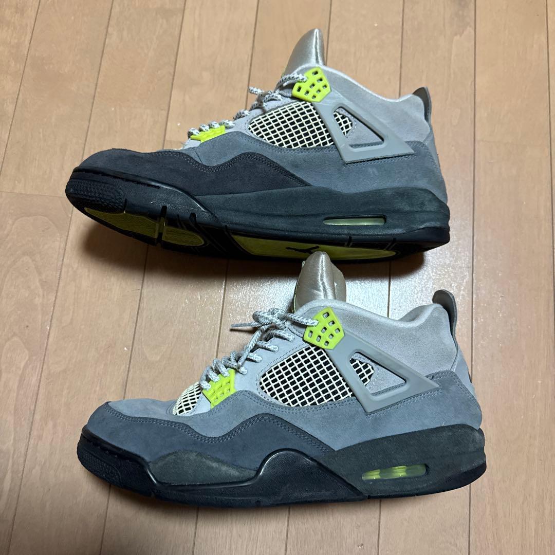 週末値下げNike Air Jordan 4 neon ネオン