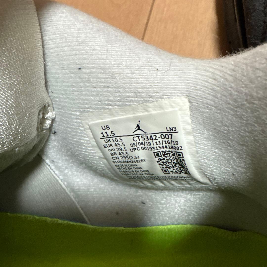 週末値下げNike Air Jordan 4 neon ネオン