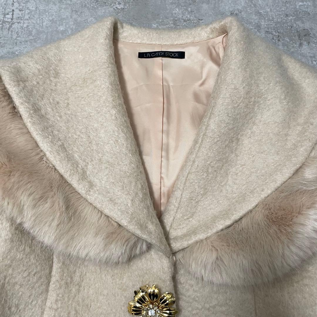 美品⭐︎リリーブラウン ビジューボタン ファー付き コート 定価3.9万 ベージュ