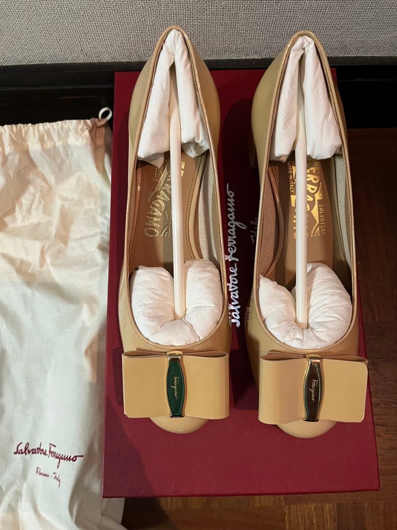 サルヴァトーレフェラガモ シューズ　パンプス　ベージュ　新品未使用