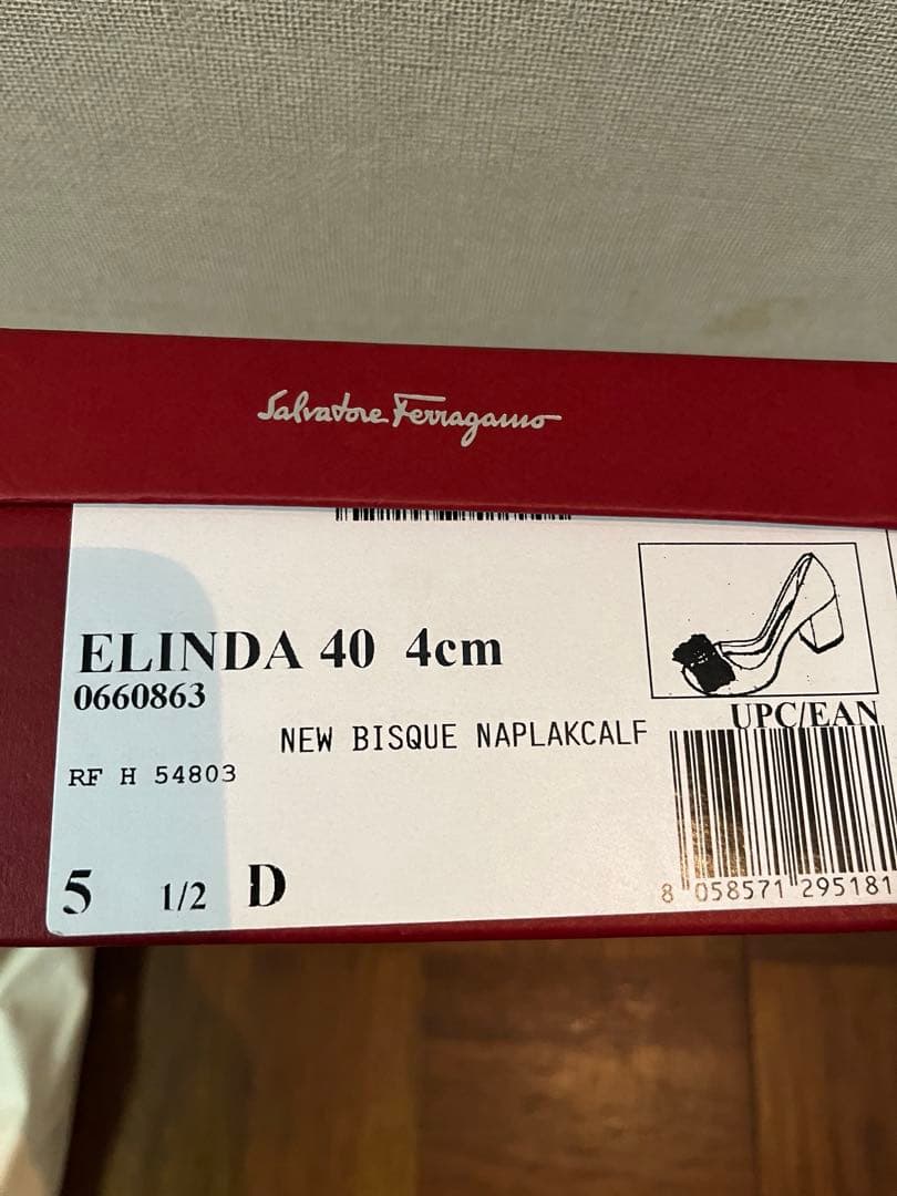 サルヴァトーレフェラガモ シューズ　パンプス　ベージュ　新品未使用