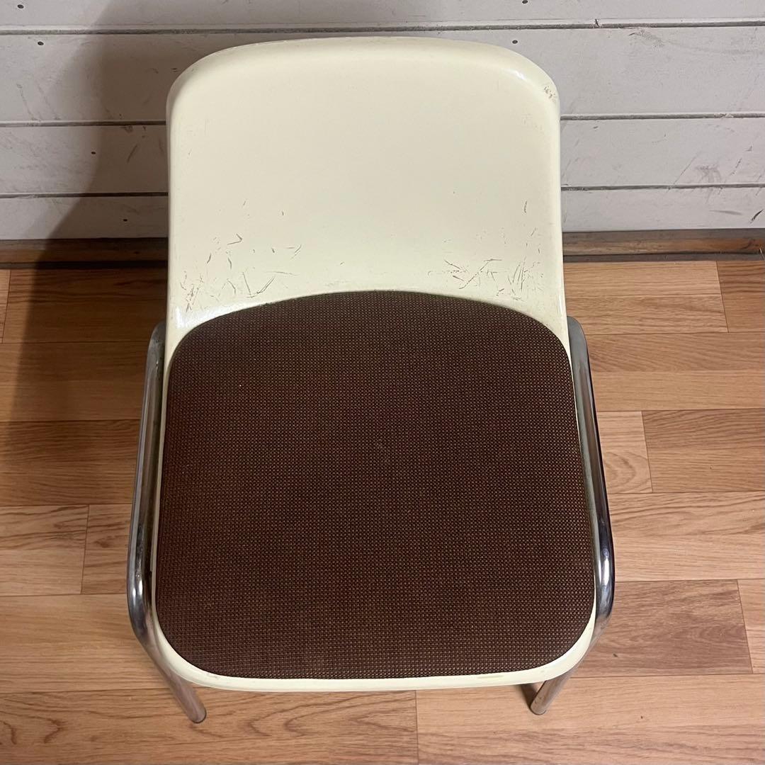 スタッキングチェア　KOKUYO ホワイト　1/2