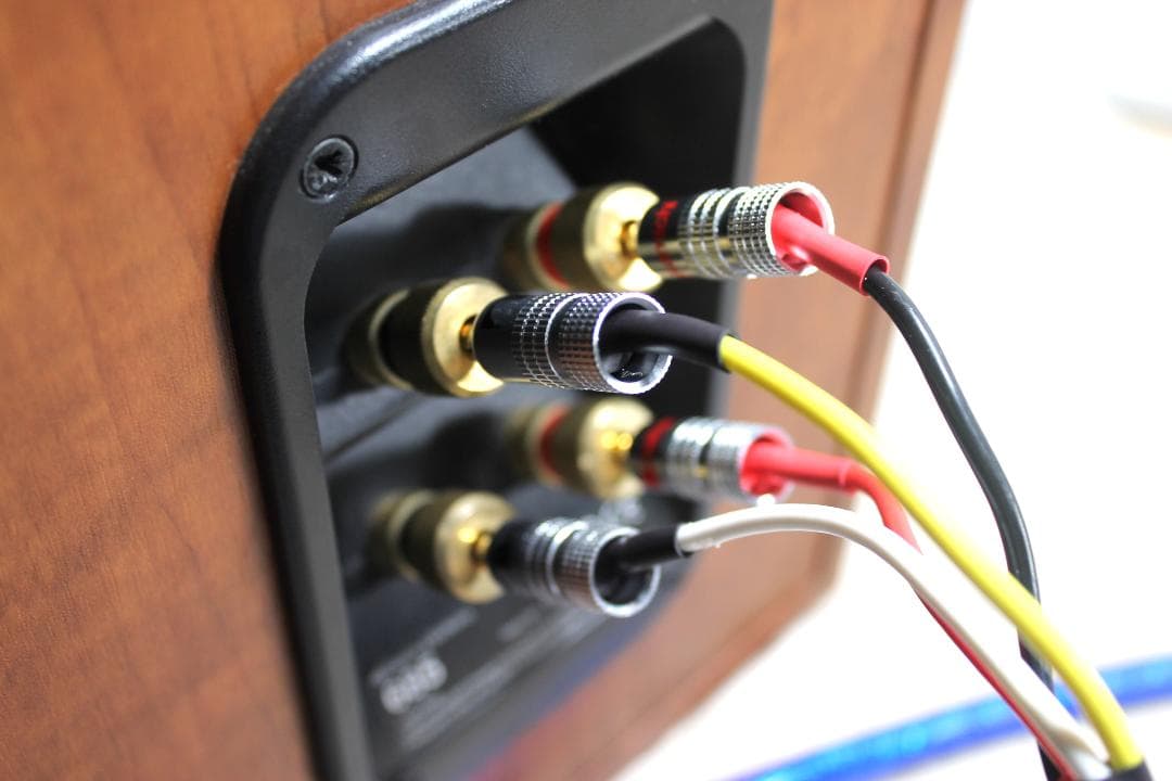 5500αゾノトーン ZONOTONE1.5m2本　4出力4入力用です。