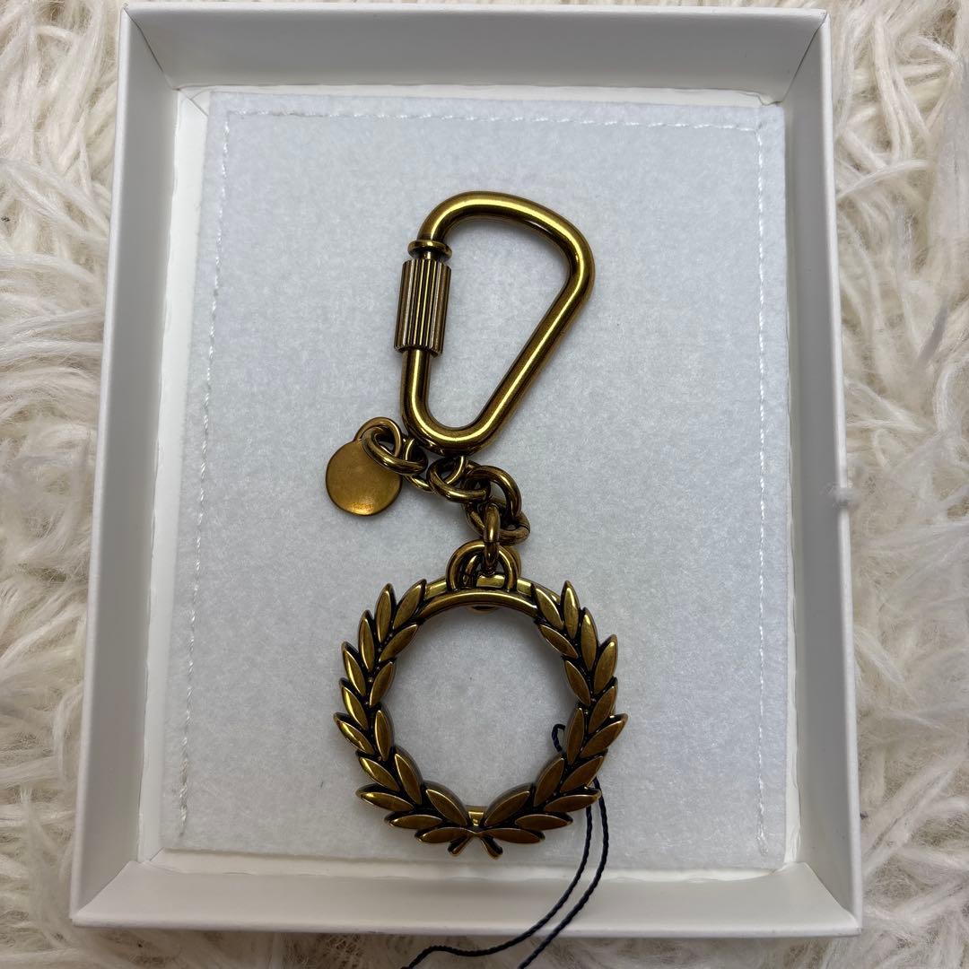 新品☆未使用【フレッドペリー】ゴールド　ロゴデザイン　刻印　キーリング