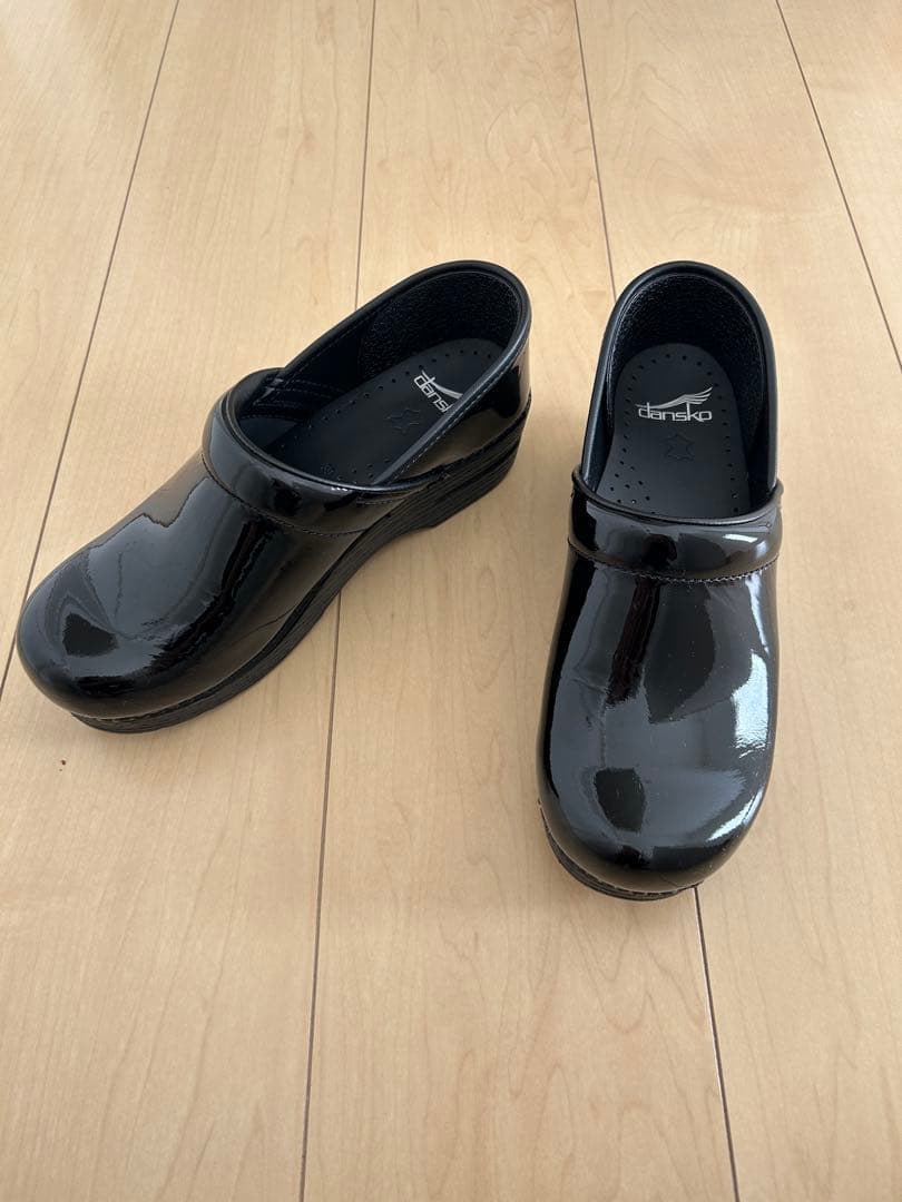 極美品 ダンスコ　サボサンダル プロフェッショナル　パテント　黒 39