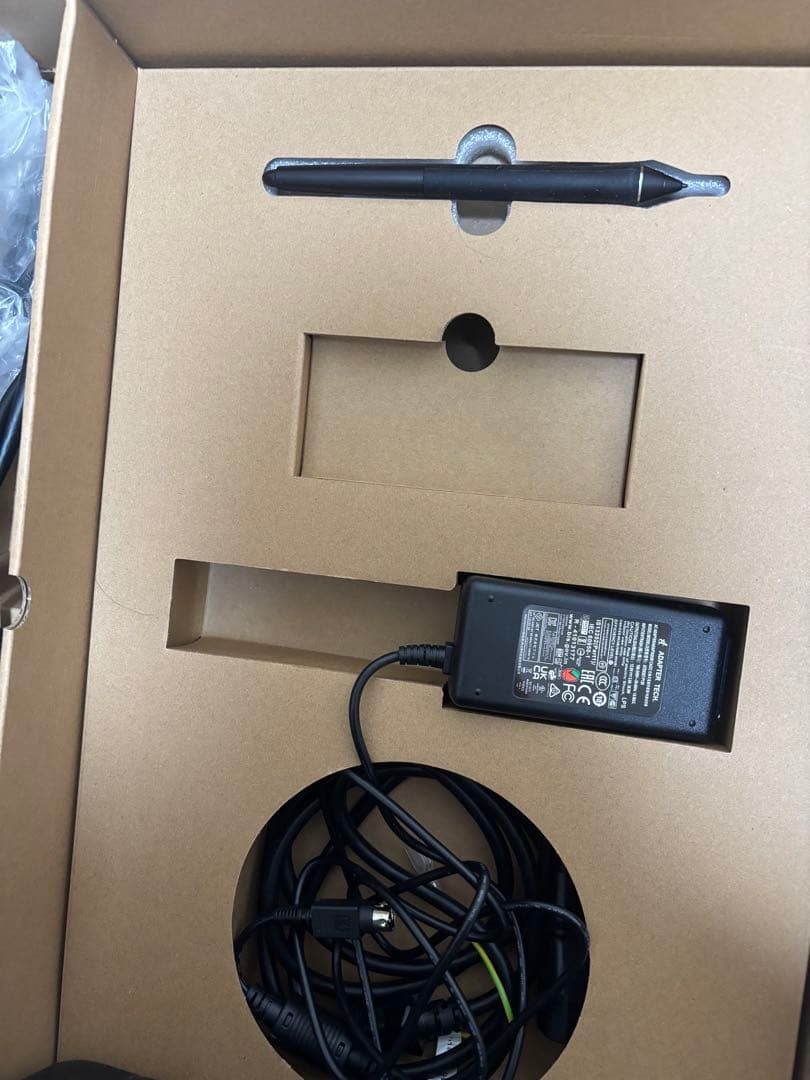 ワコム 液タブ 液晶ペンタブレット Wacom Cintiq 16 FHD