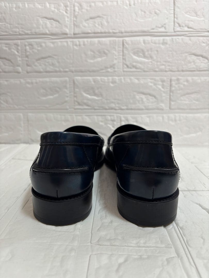 ほぼ未使用TOD'S ダークネイビー　レザー ローファー36サイズ jp23