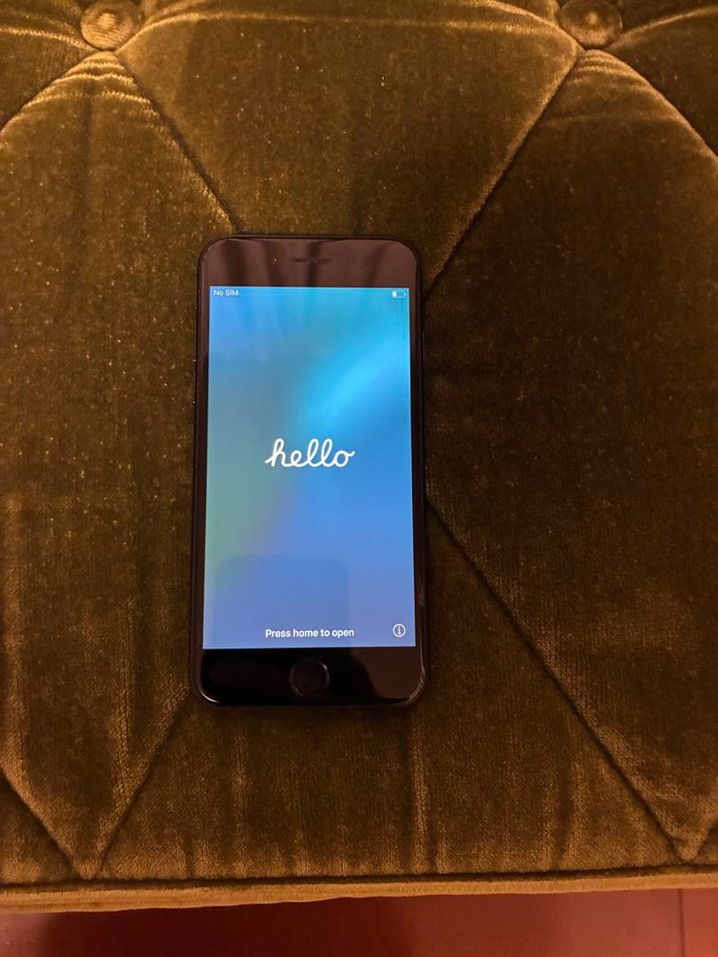 iPhone SE (第2世代) ブラック 本体